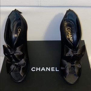 LIKE NEW CHANEL SHOES
